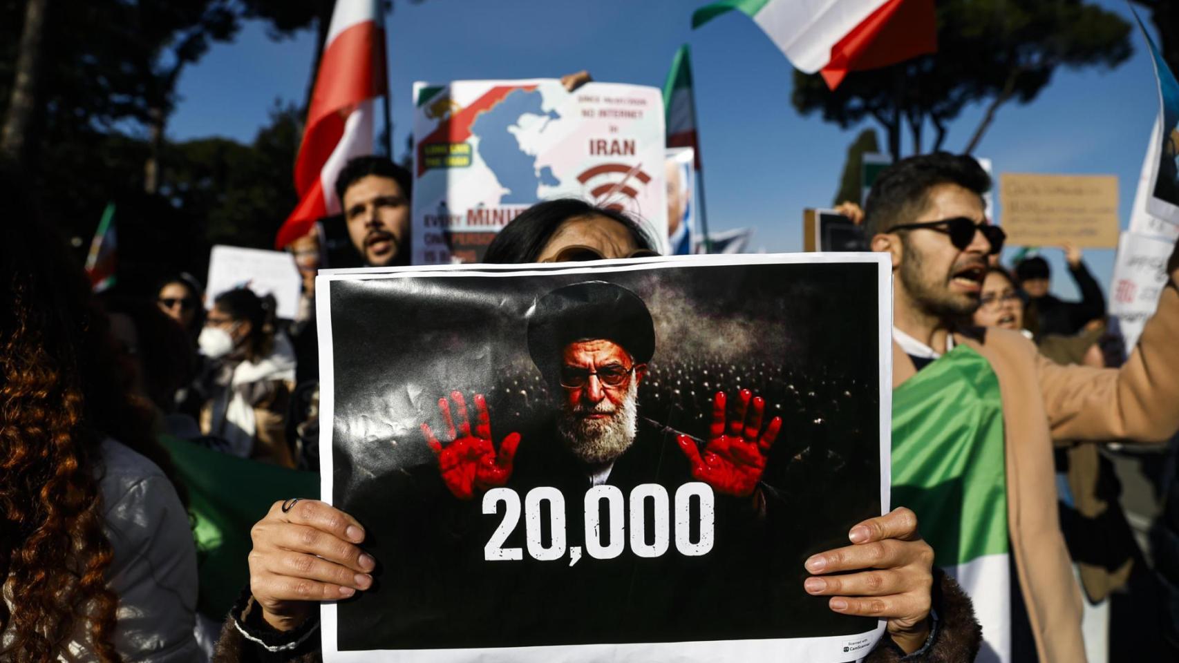 Alí Jamenei reaparece tras semanas de represión y confirma que ha habido miles de muertos en las protestas