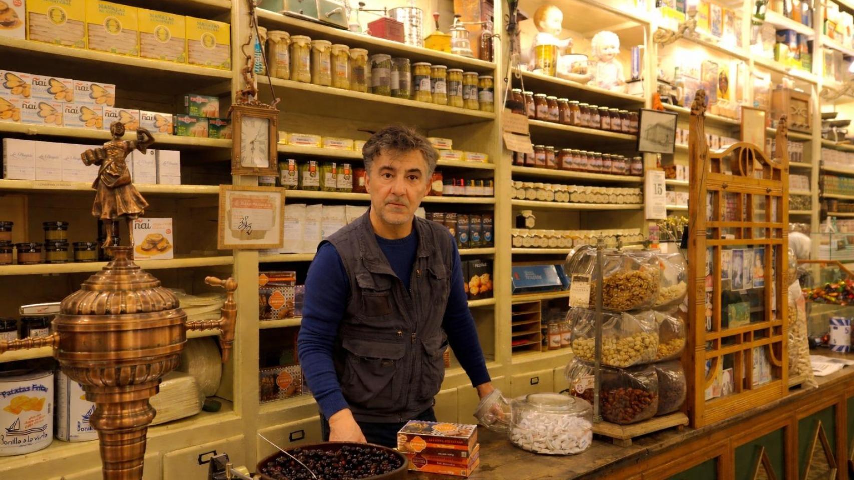 Víctor Villacampa, el dueño del ultramarinos más antiguo de España, desde 1871: "Fuimos portada del New York Times"
