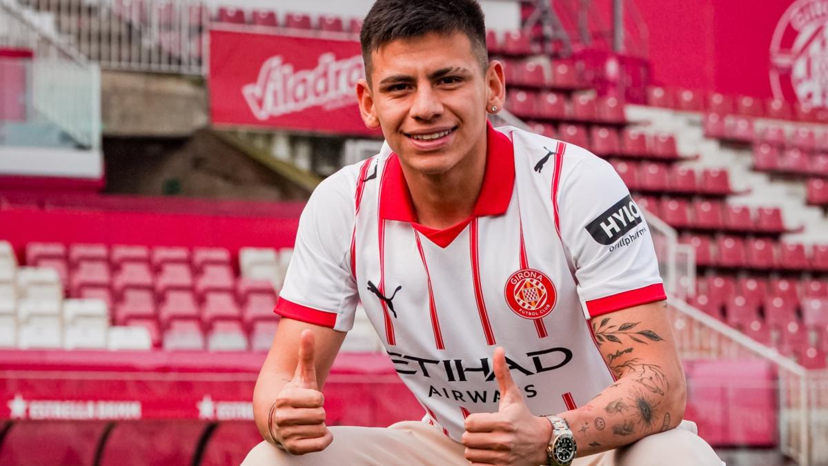 El Girona hace oficial la llegada de Echeverri