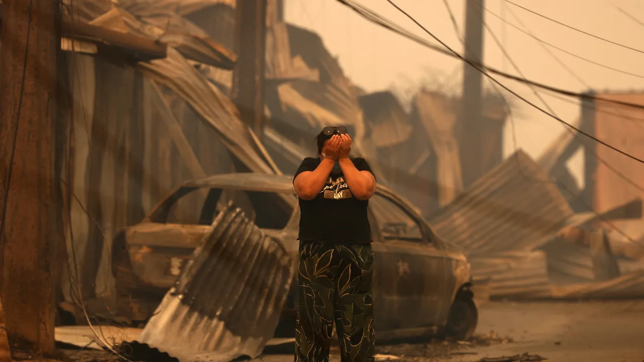 Chile declara estado de catástrofe por incendios forestales que han dejado 15 muertos y 50,000 evacuados