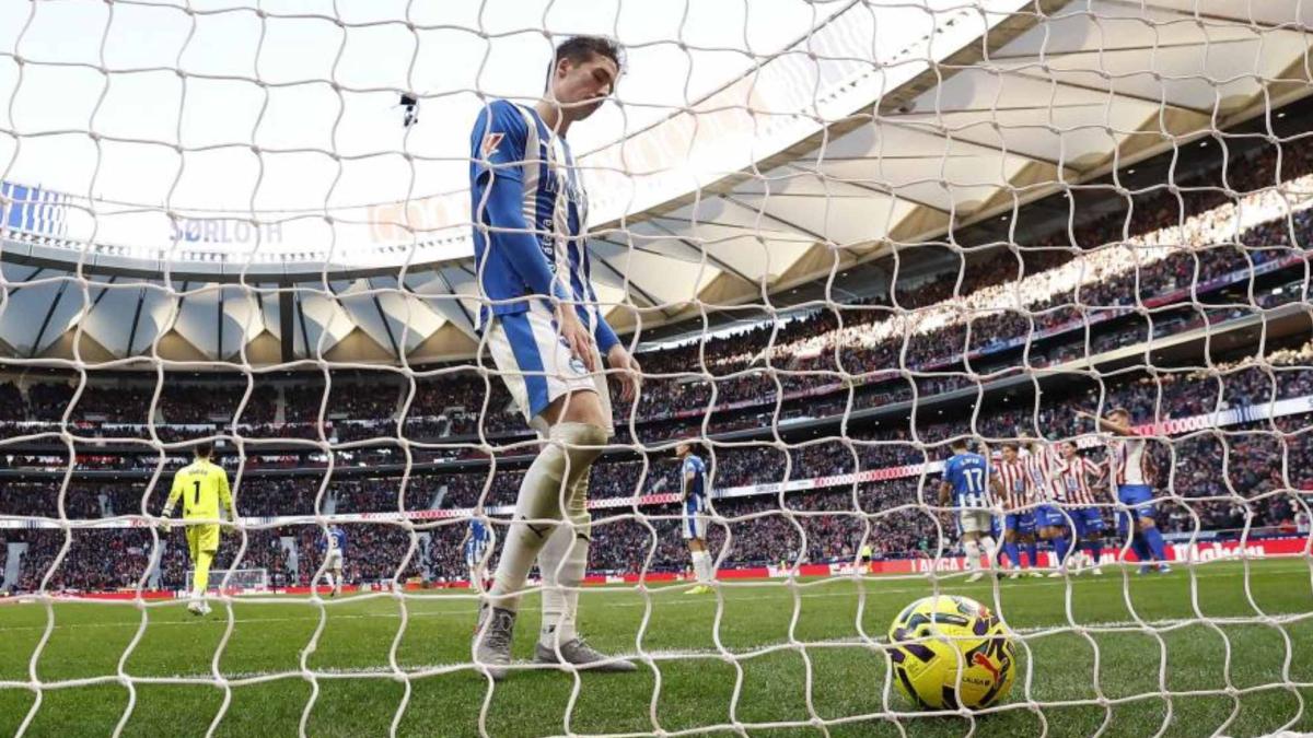 El Alavés pisa terreno pantanoso y Coudet, en el alambre