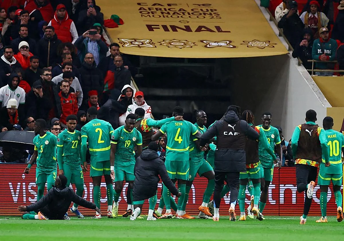Senegal reina en la locura para alzar su segunda Copa África