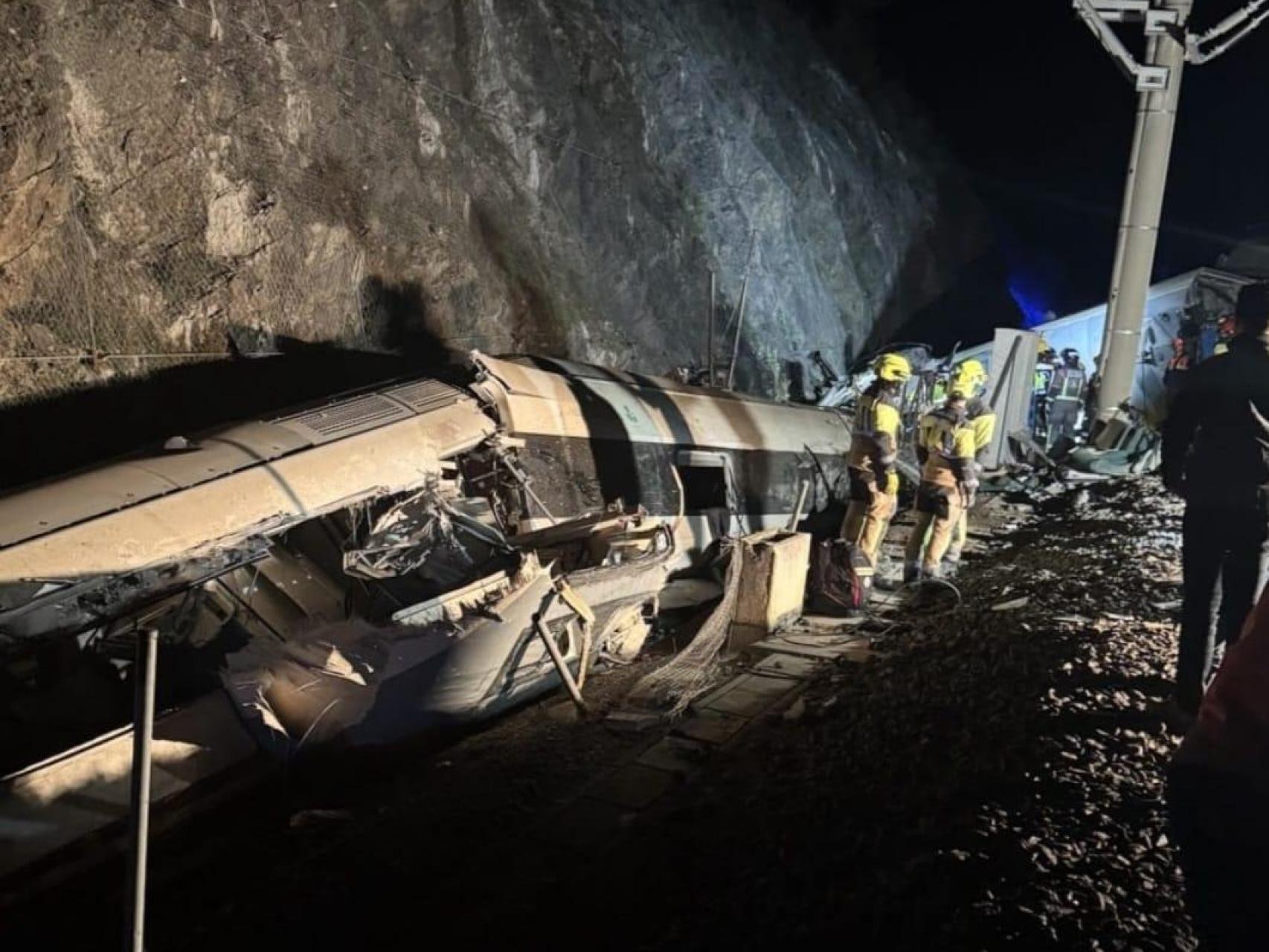 Imágenes del terrible accidente con víctimas mortales entre un tren de Iryo y otro de Renfe en Adamuz