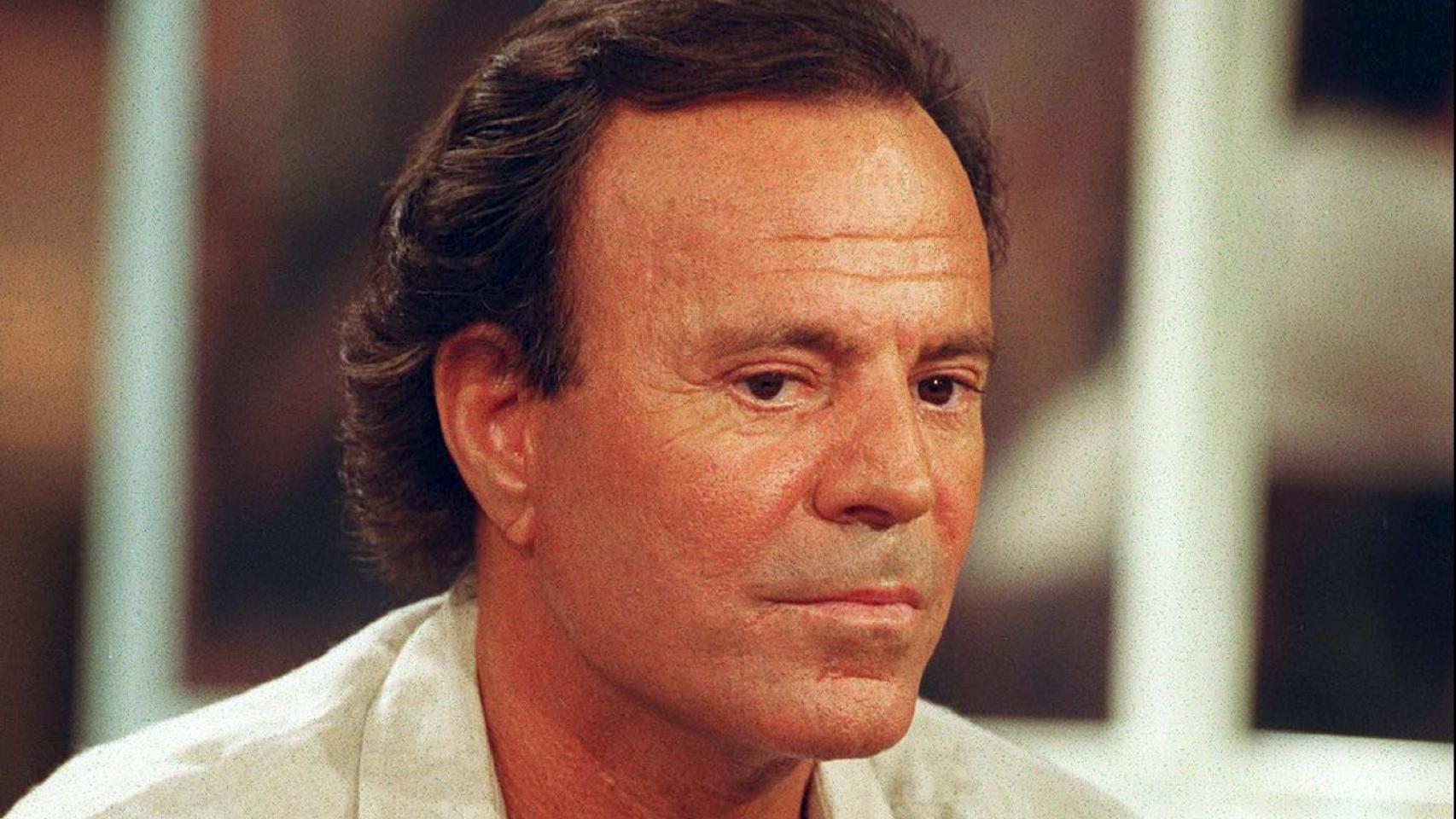 Julio Iglesias niega que la AN pueda investigar la denuncia de dos exempleadas y dice "poder acreditar su falsedad"