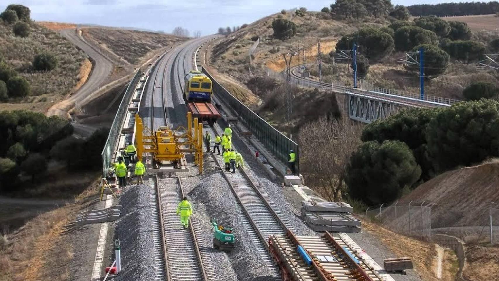 Por qué se deterioran las vías del tren: así pueden influir el peso y el tráfico en accidentes como el de Adamuz