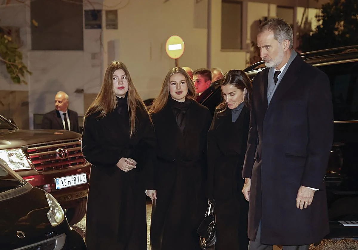 Los Reyes adelantan su vuelta de Atenas para viajar mañana a Córdoba