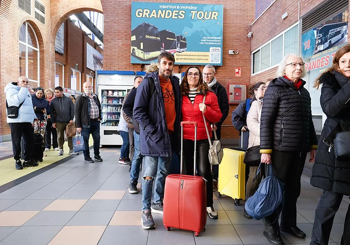 Viajeros atrapados en Málaga por la suspensión de trenes: «No nos dan ninguna solución para volver a casa»