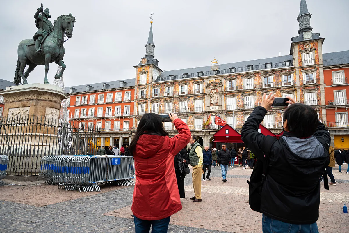 España recibe 85,7 millones de turistas hasta octubre, un 3,5% más que en 2024
