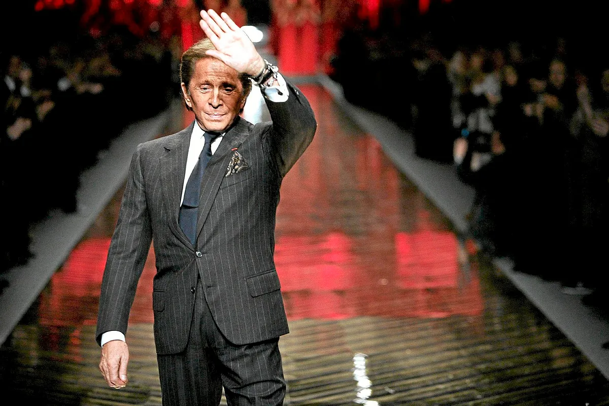 El diseñador italiano Valentino muere en Roma a los 93 años