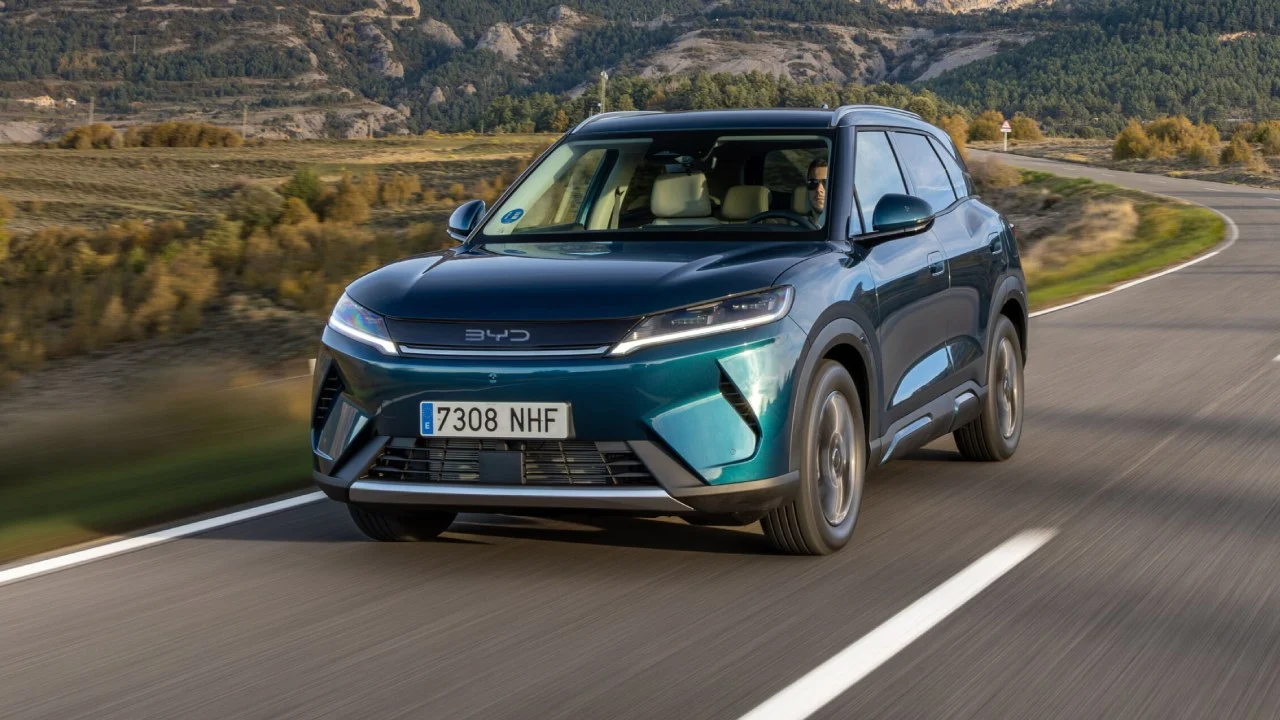 “Es la peor de todas las soluciones”: los expertos estallan contra los precios mínimos a los eléctricos chinos