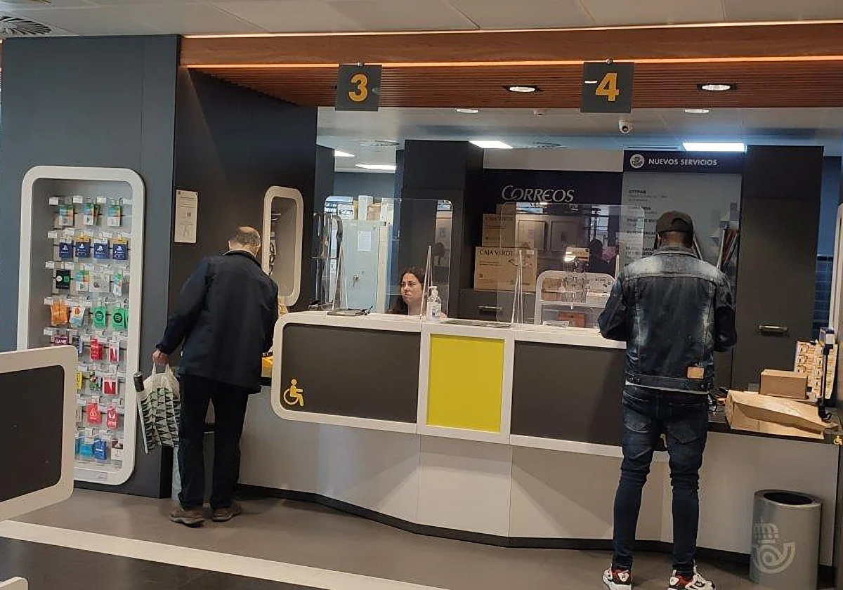 Correos ofrece su red postal para renovar los abonos de la Semana Santa de Málaga 2026