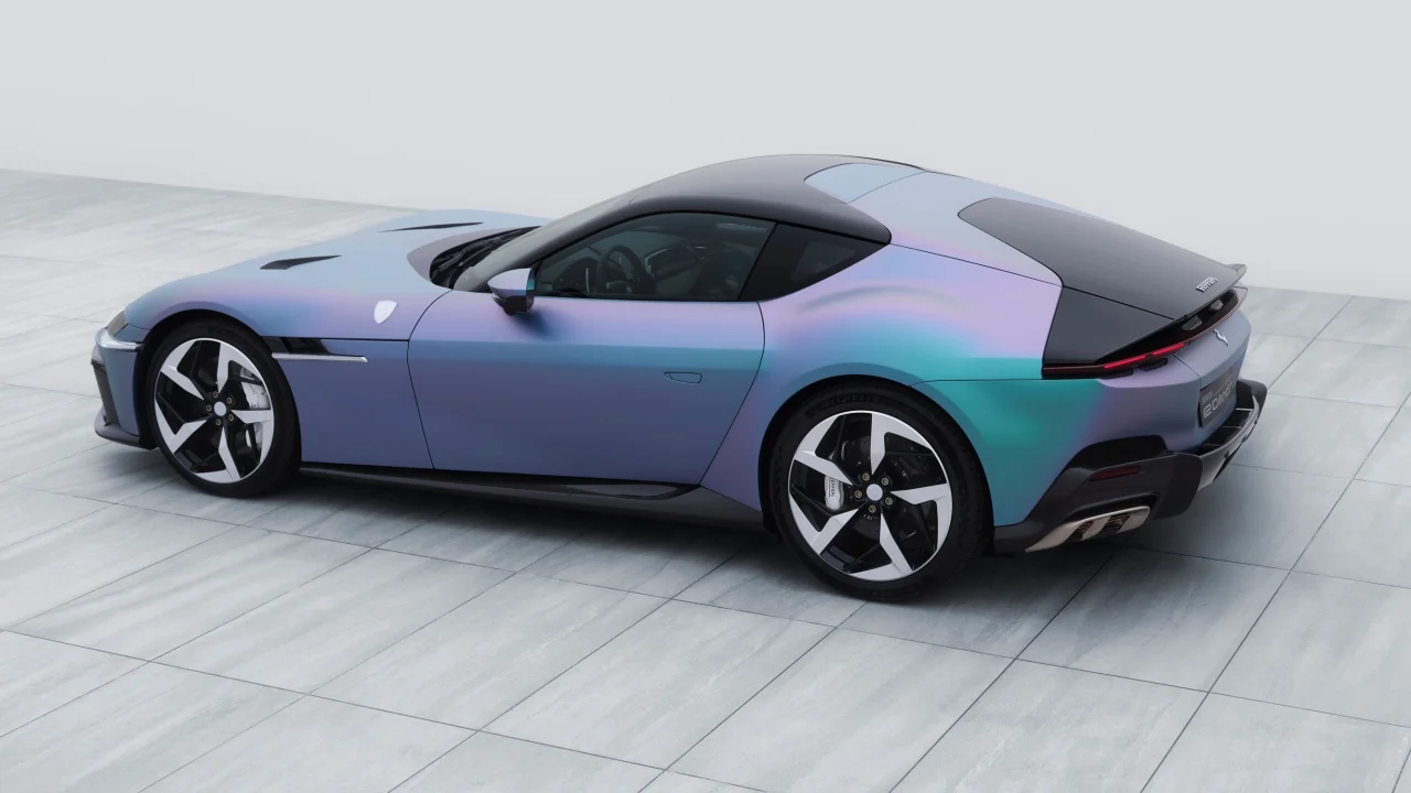 Un Ferrari 12Cilindri con crin de caballo real redefine el significado de Cavallino Rampante