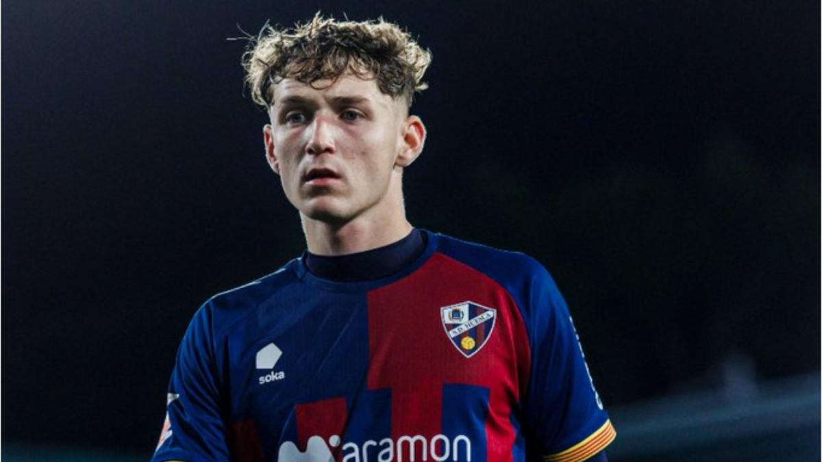 El Huesca devuelve a Hugo Pérez al Espanyol, que lo manda al Nástic