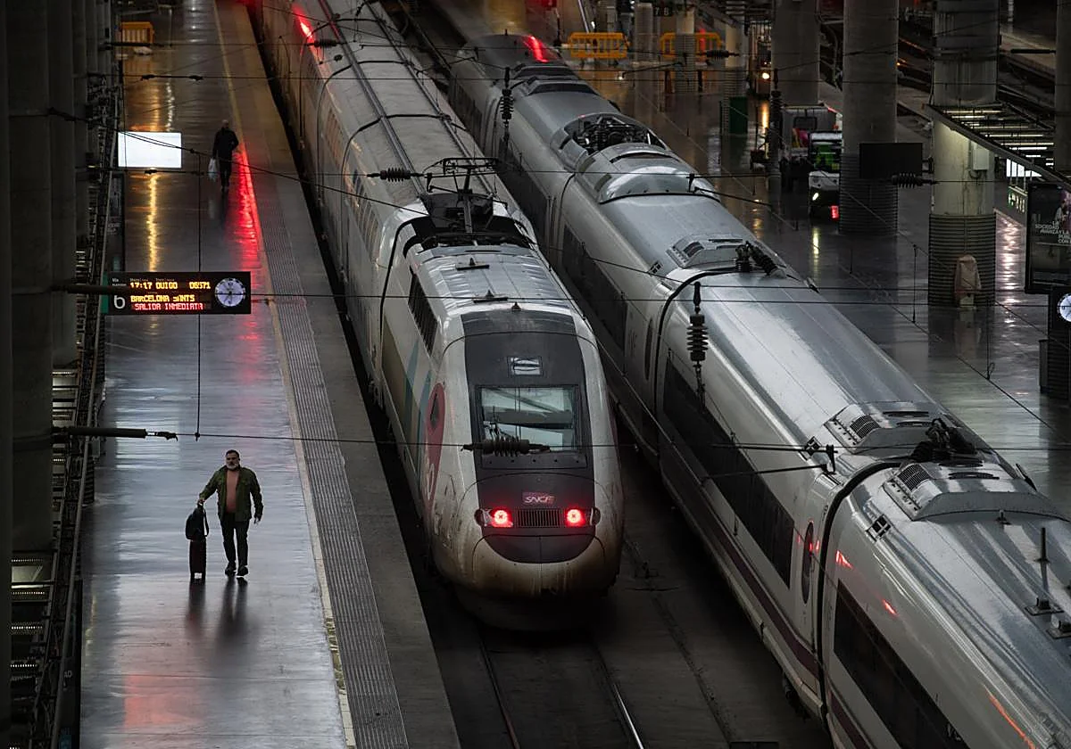 Adif limita la velocidad a 160 km/h de los trenes Madrid-Barcelona por el estado de la vía
