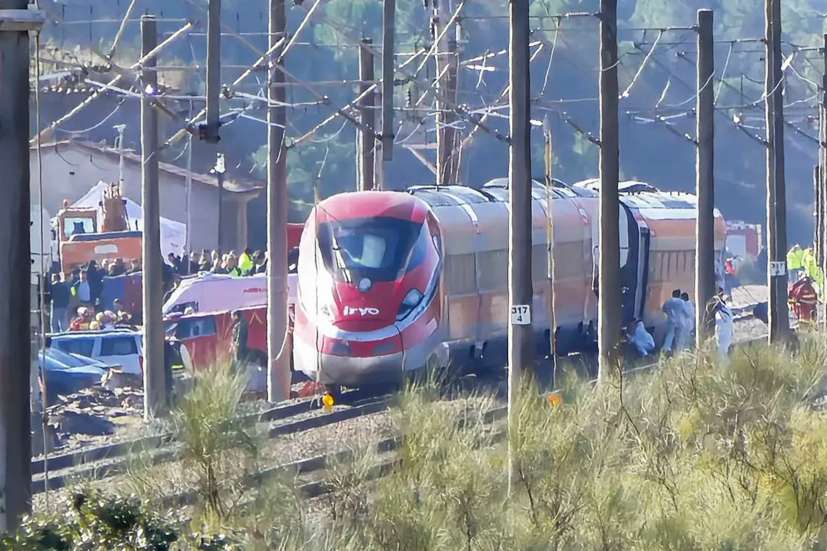 La hipótesis de un elemento desprendido del tren irrumpe en el accidente de Adamuz