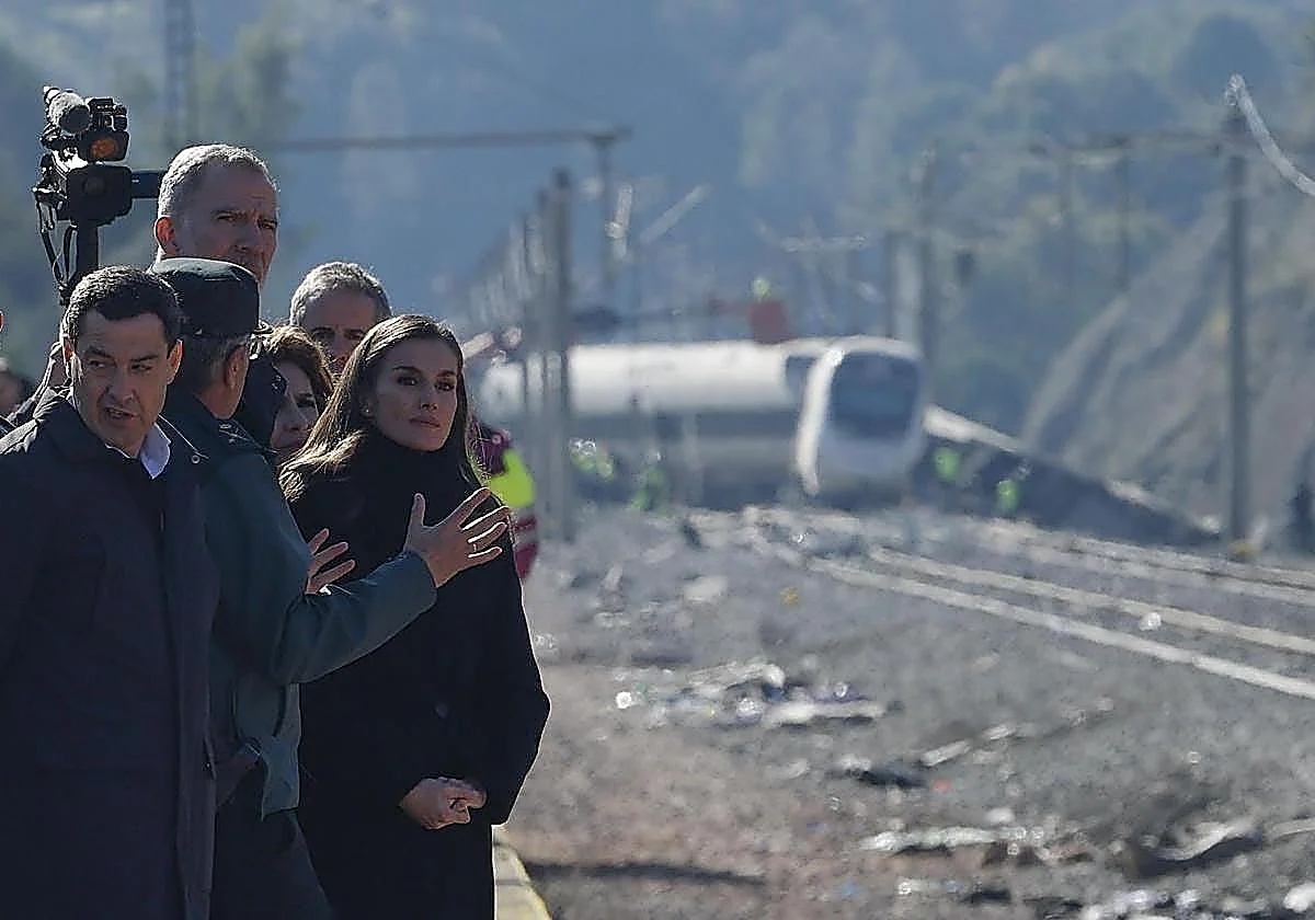 King and Queen visit Adamuz crash site: 'A country’s strength is measured by its response to emergencies'