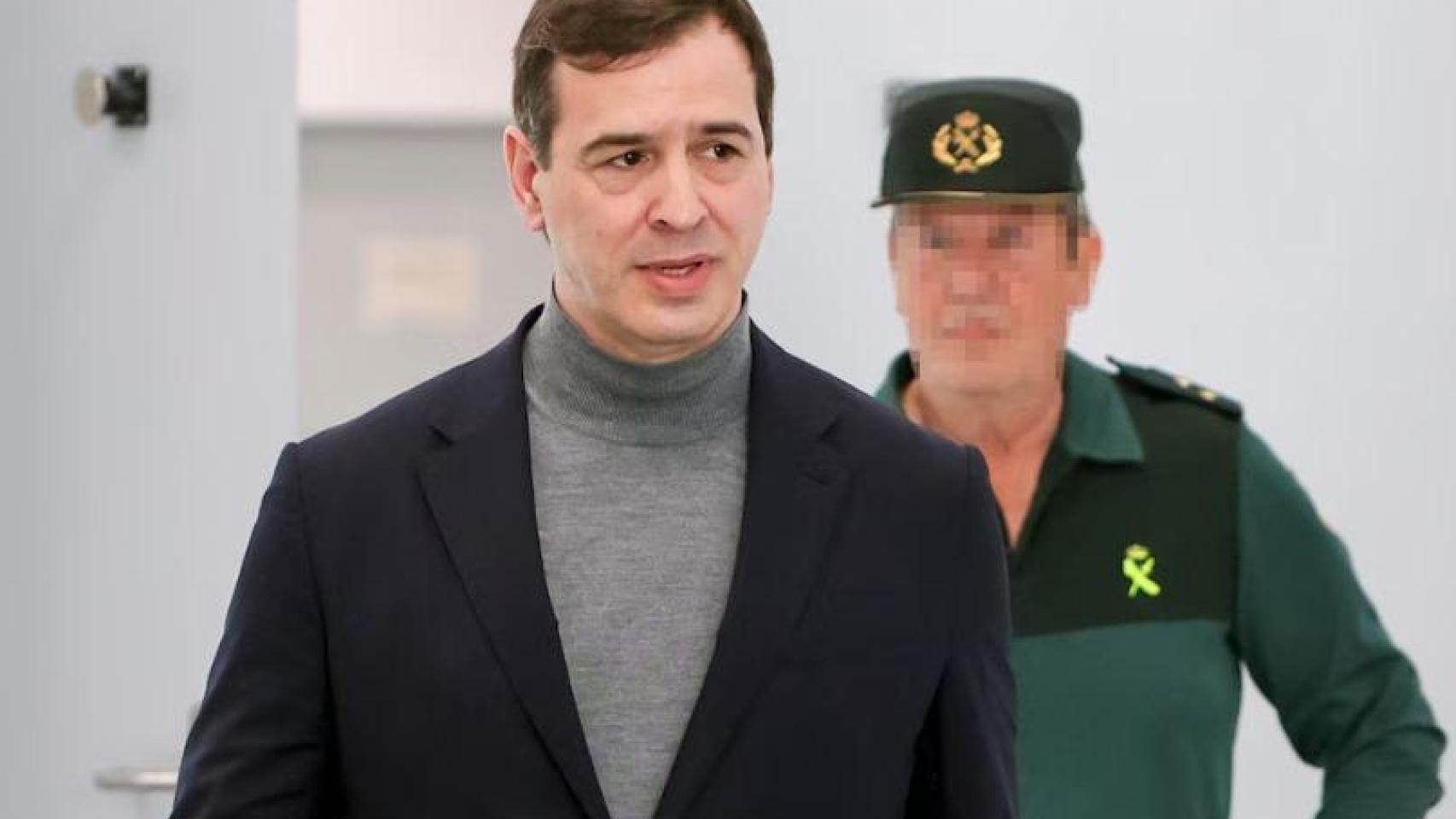 El juicio al hermano de Sánchez se retrasa: se celebrará del 28 de mayo al 4 de junio de 2026, en plena campaña de las andaluzas