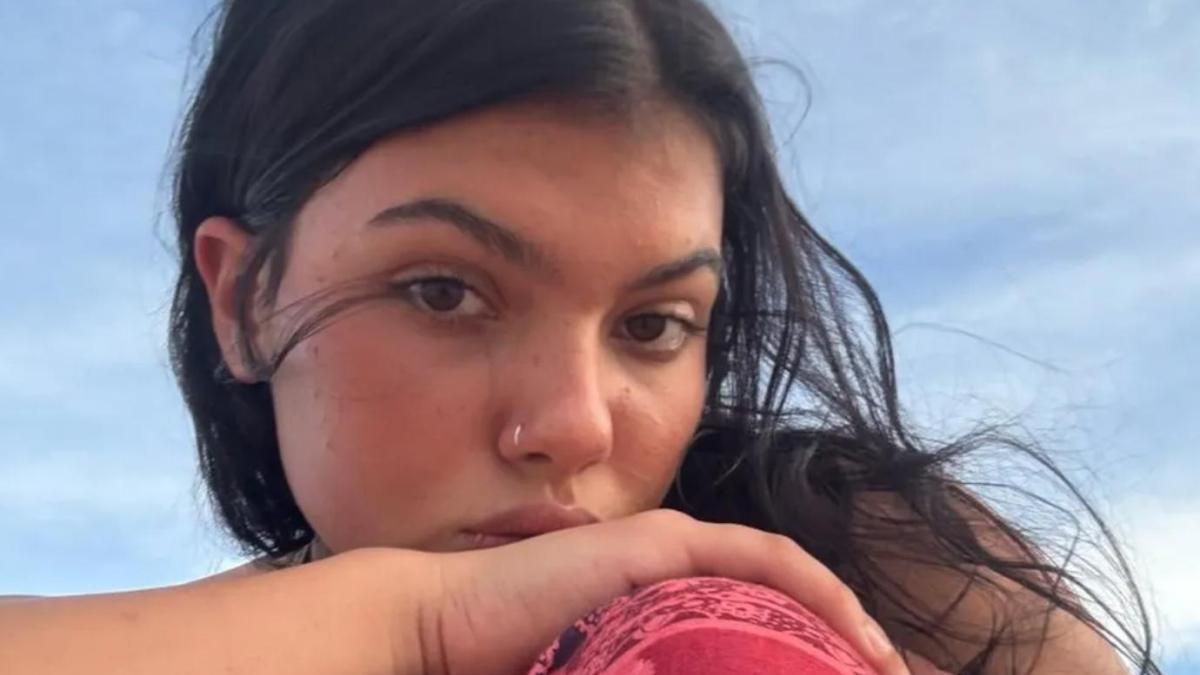 Hallan muerta a una joven canadiense de 19 años rodeada de dingos en una playa de Australia