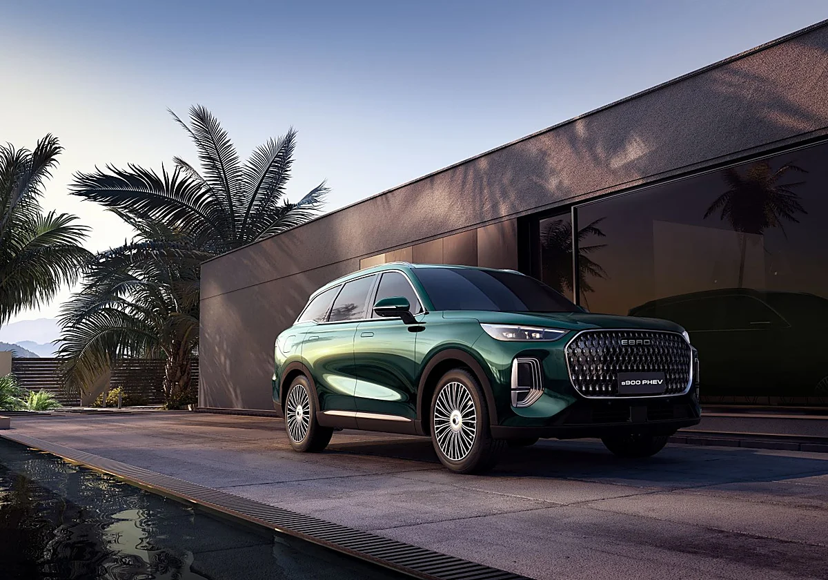 EBRO s900: el SUV híbrido enchufable de siete plazas que redefine el confort