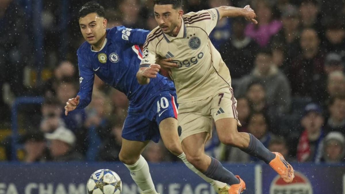 Osasuna y Ajax ya intercambian los documentos por Raúl Moro: 6 millones por el 50% del futbolista