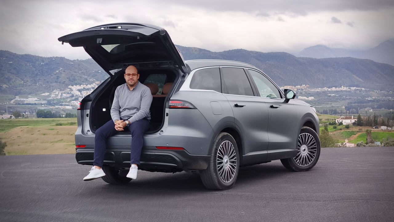 Es el coche más grande, más potente (y más caro) de EBRO, se llama S900 y he sido uno de los primeros en probarlo