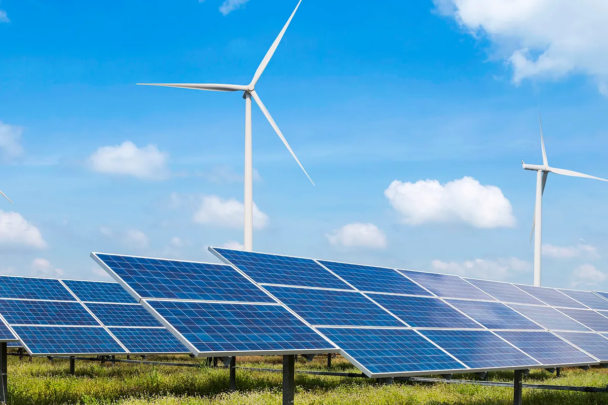 La eólica y solar generaron más electricidad que los combustibles fósiles por primera vez en 2025