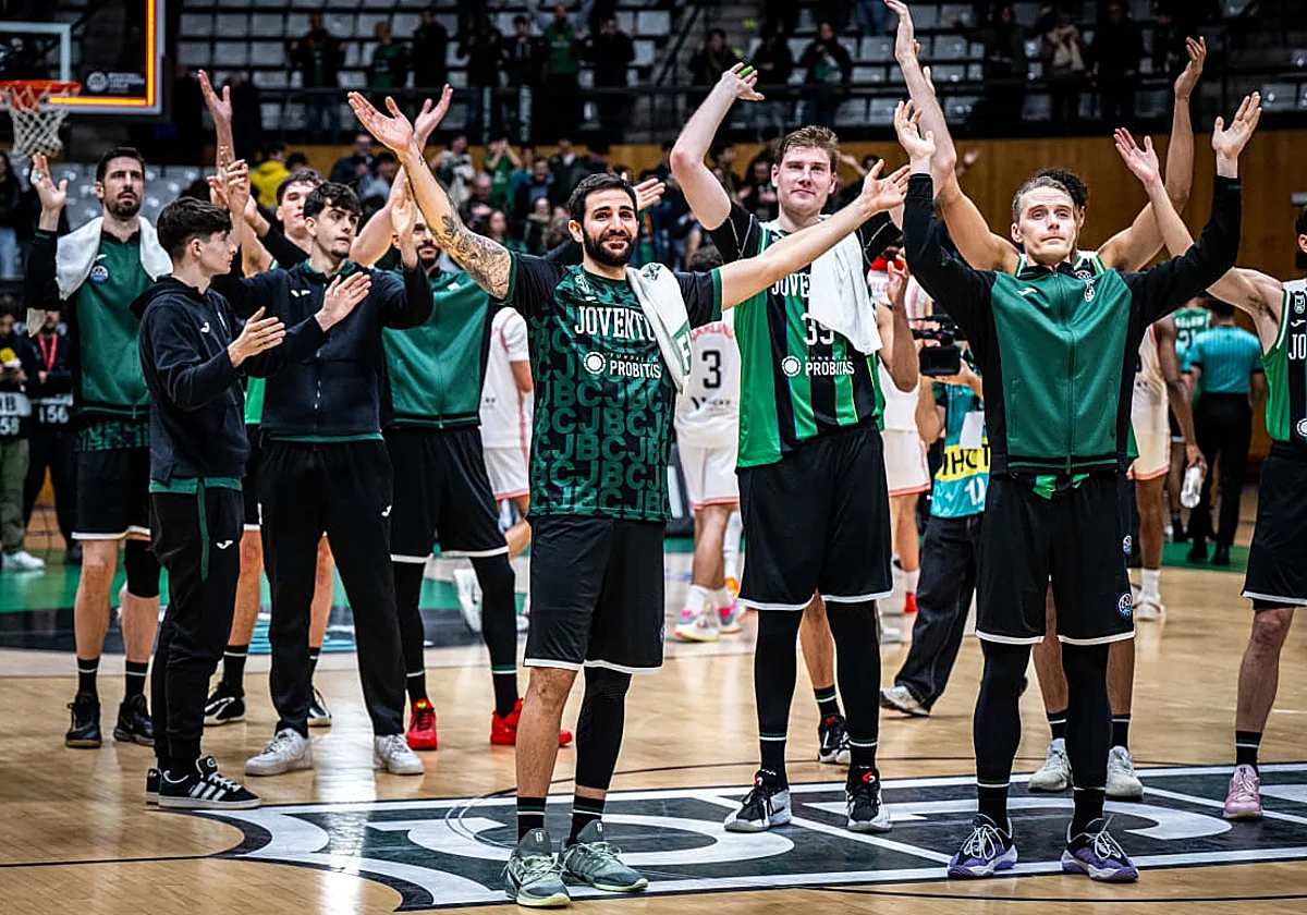 El Joventut apabulla al Chalon y manda en el grupo del Unicaja