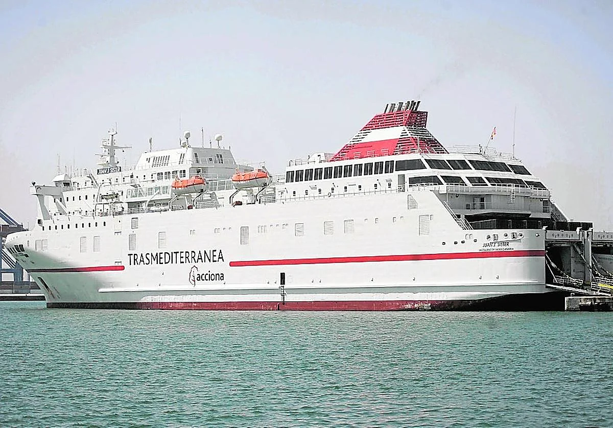 Intervienen 300 teléfonos móviles ocultos en un coche tras desembarcar del ferry de Málaga en Melilla