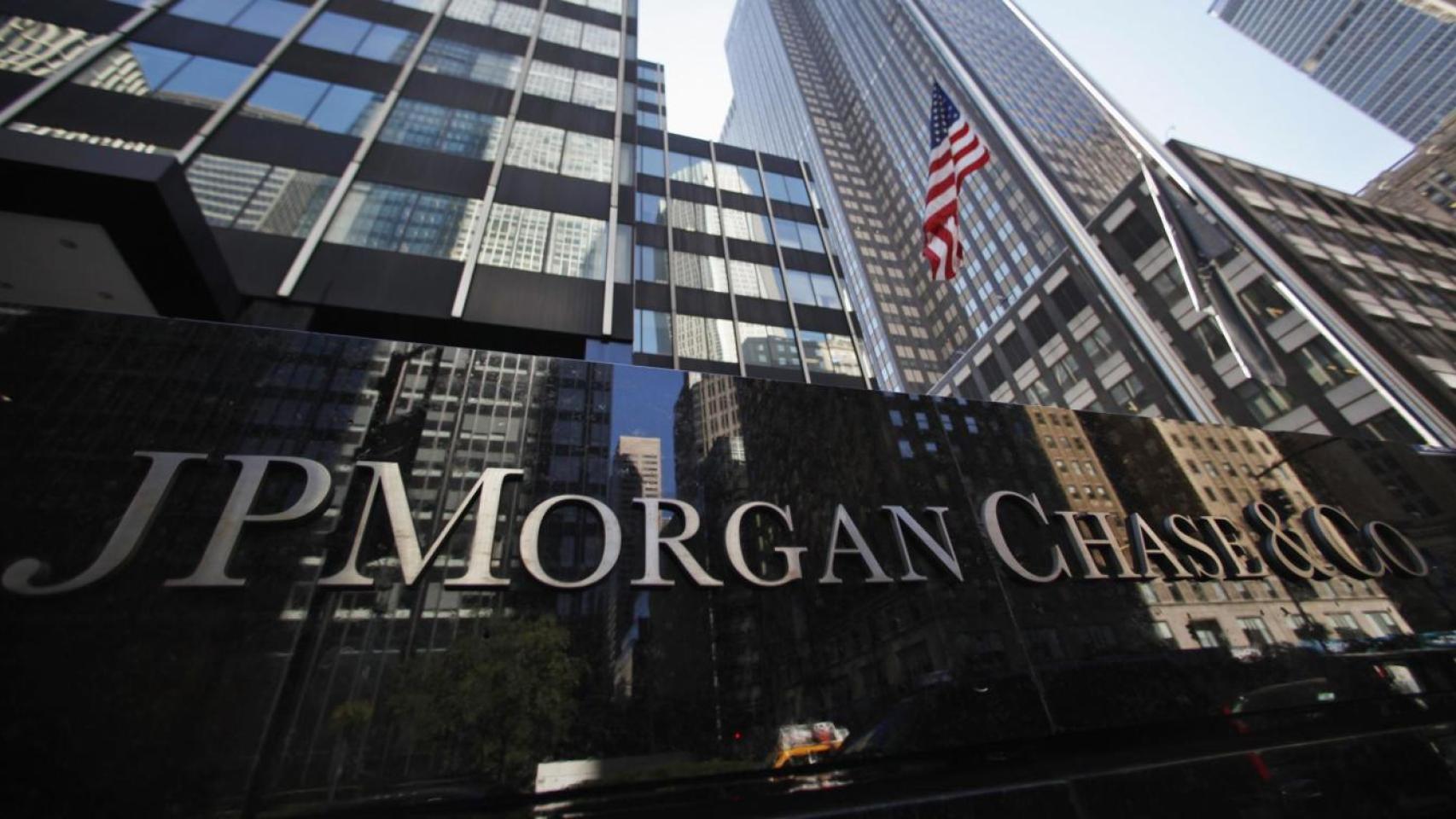 Trump demanda a JPMorgan por excluirlo de sus servicios bancarios tras el asalto al Capitolio: exige 5.000 millones