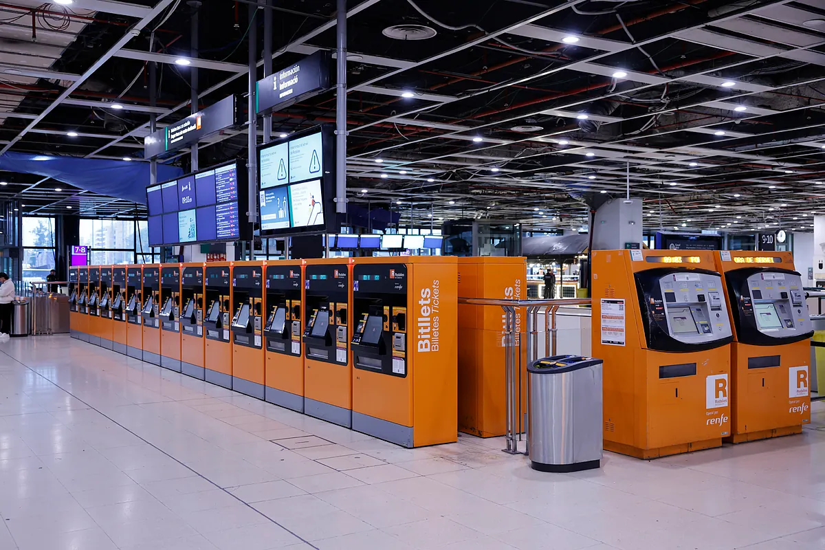 Las Cercanías catalanas empiezan a operar de nuevo tras el caos ferroviario total de la red