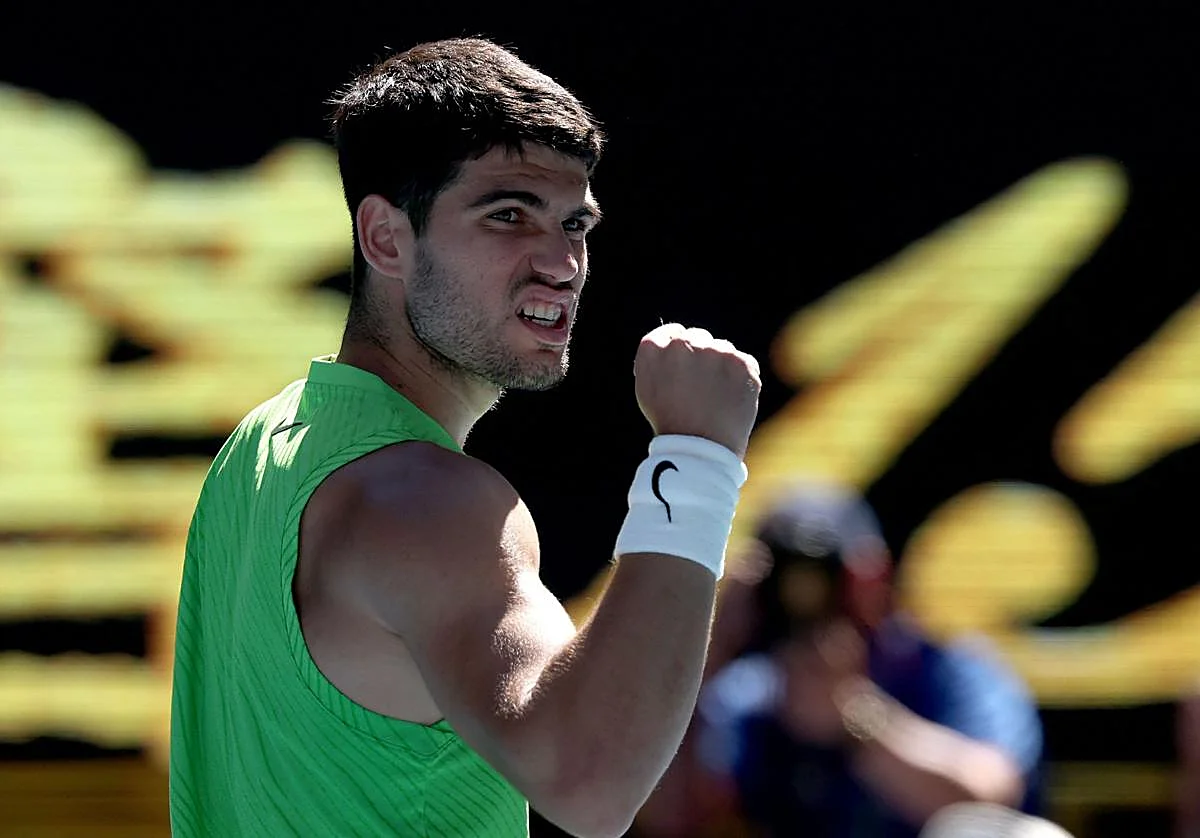 Carlos Alcaraz le gana el duelo de artistas a Moutet para meterse en los octavos de Australia