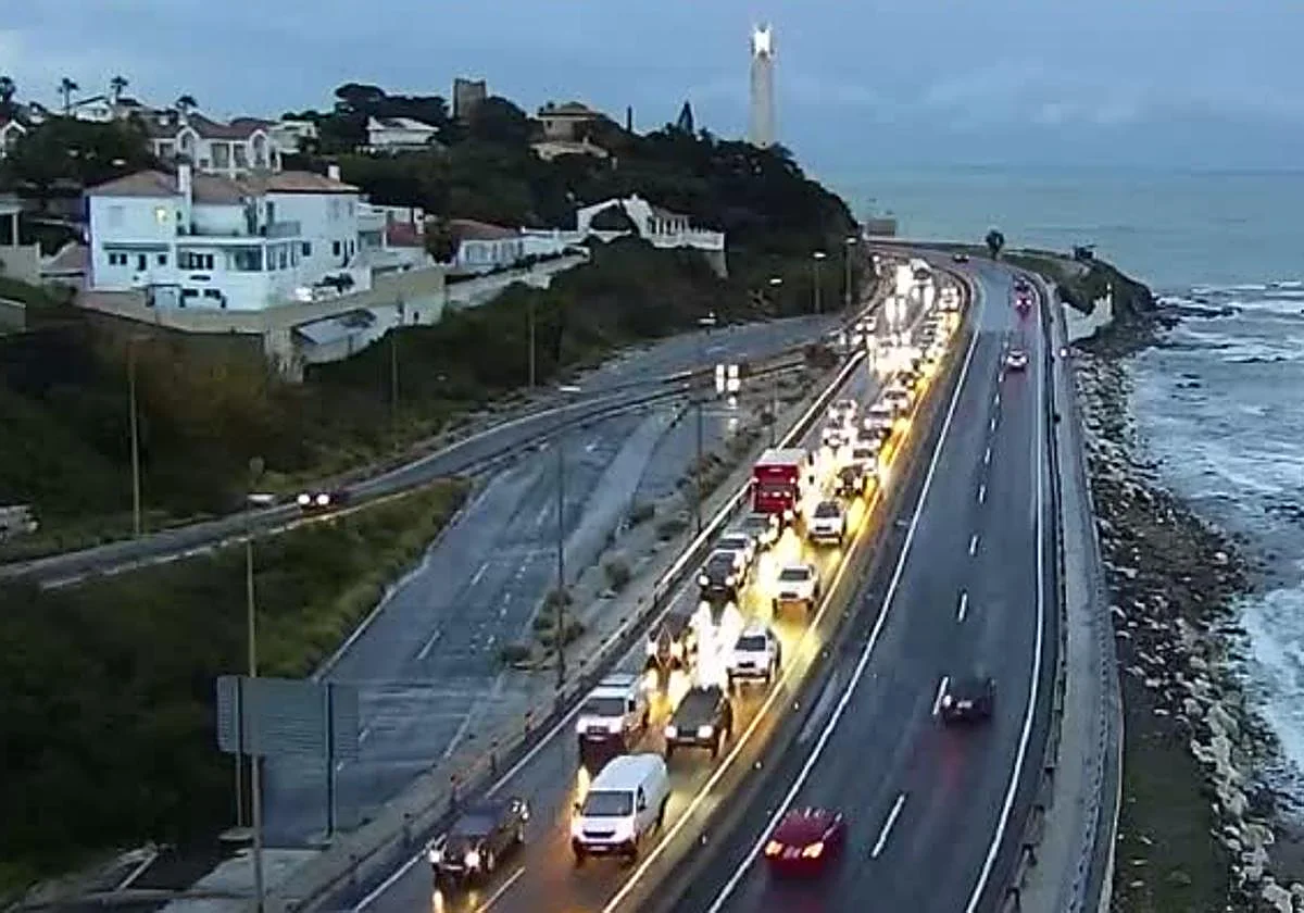Several collisions and lorry breakdown disrupt traffic on key Malaga province roads on Friday morning