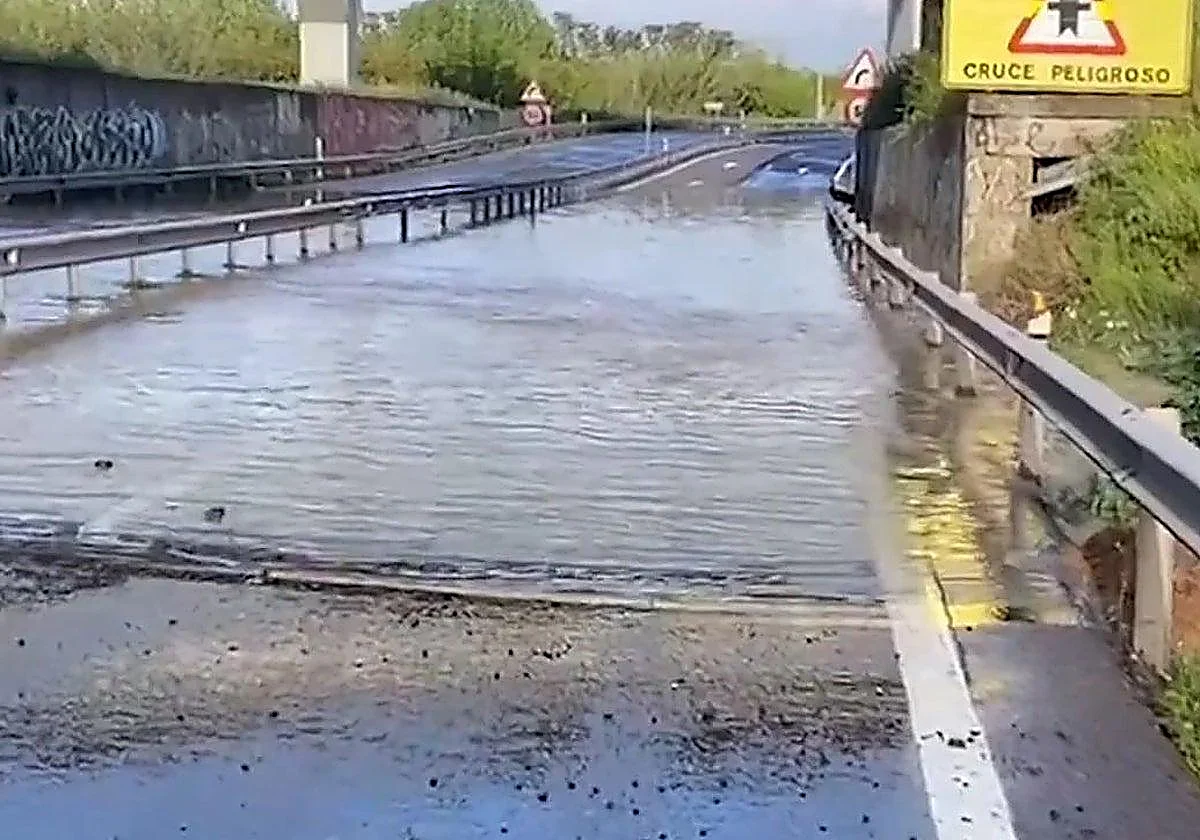 Borrasca Ingrid: cinco carreteras andaluzas cortadas por inundación y otra por hielo y nieve