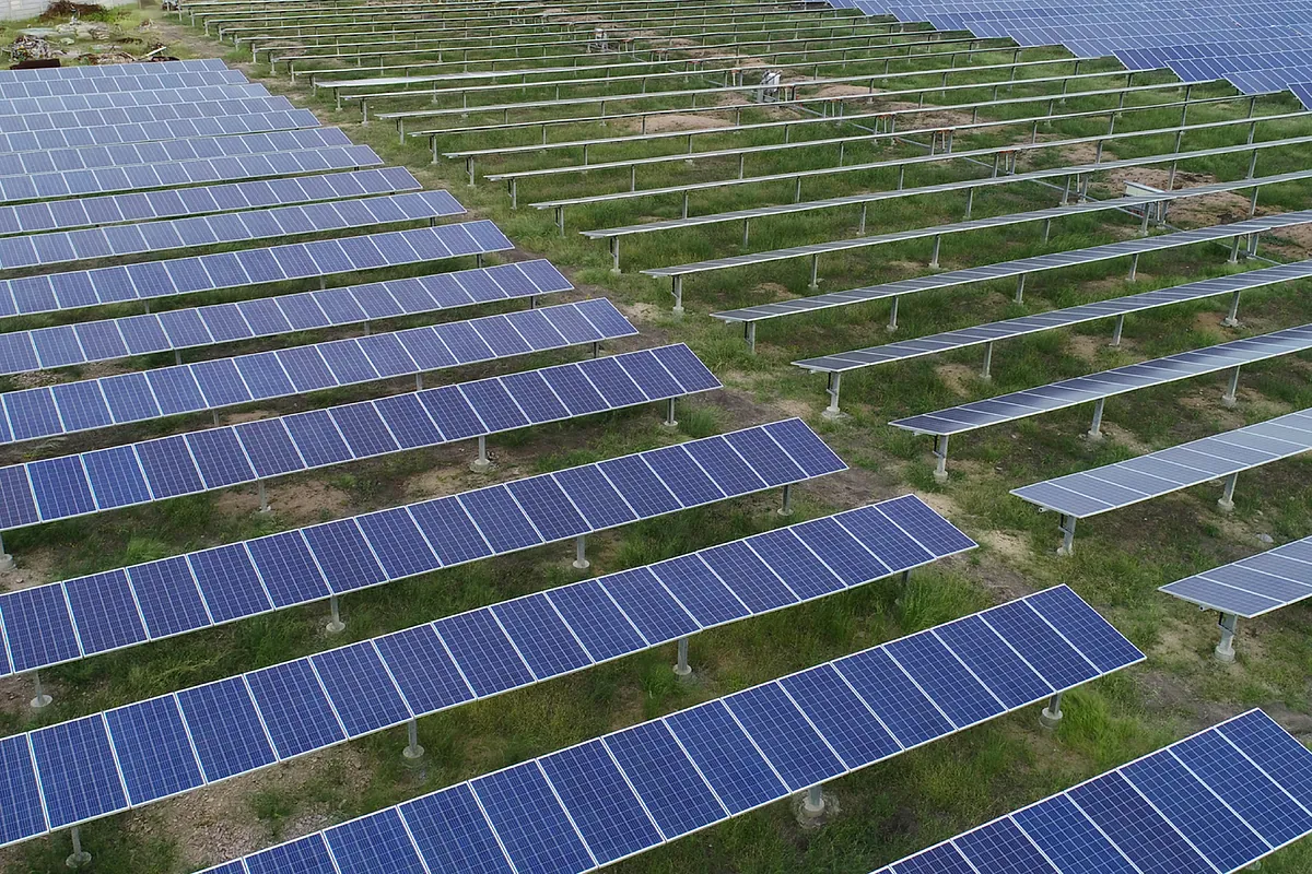 India se electrifica más rápido que China con tecnología verde y barata