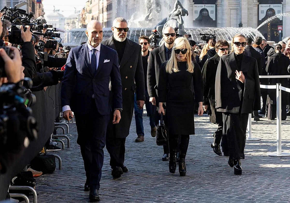 El mundo de la moda y del cine despide a Valentino