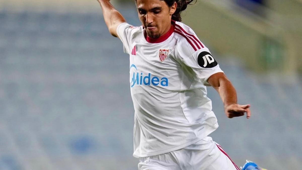 El Sevilla blinda al canterano Nico Guillén