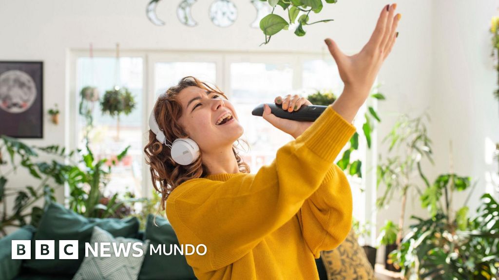 Los sorprendentes beneficios que cantar tiene para la salud (y que están respaldados por la ciencia)