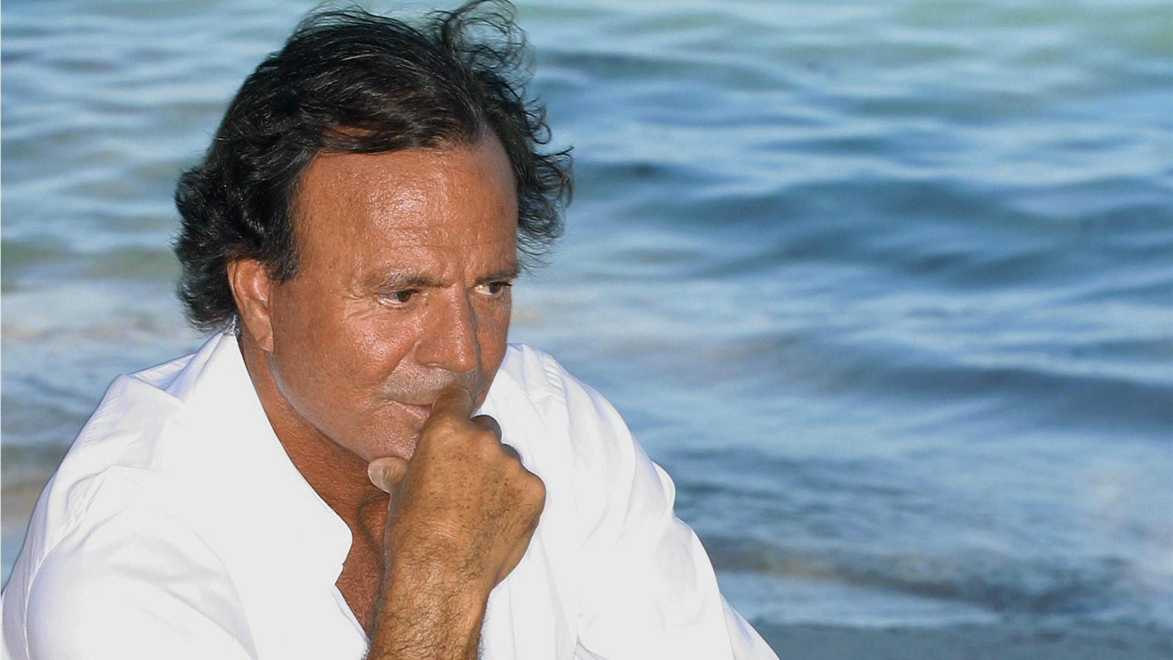 Fracasa la operación para someter a Julio Iglesias a un proceso público en España como agresor sexual