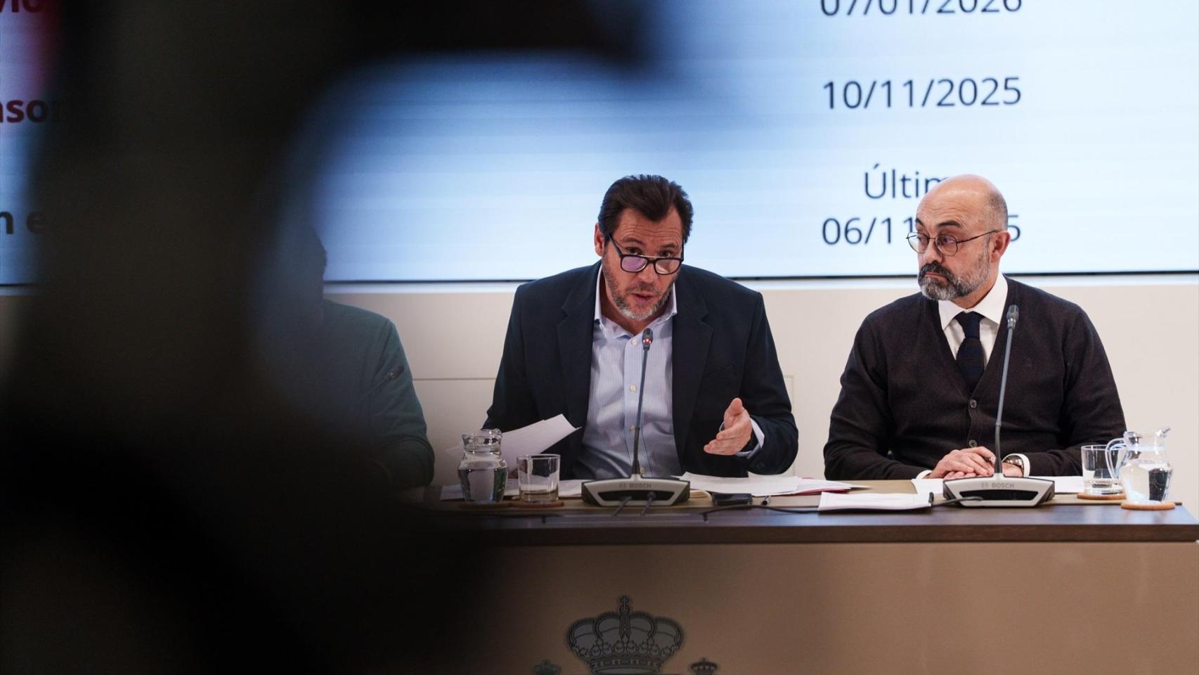 Óscar Puente descarta dimitir tras el informe que apunta a la 'rotura previa de la vía' mientras el jefe de Adif ofrece su cabeza