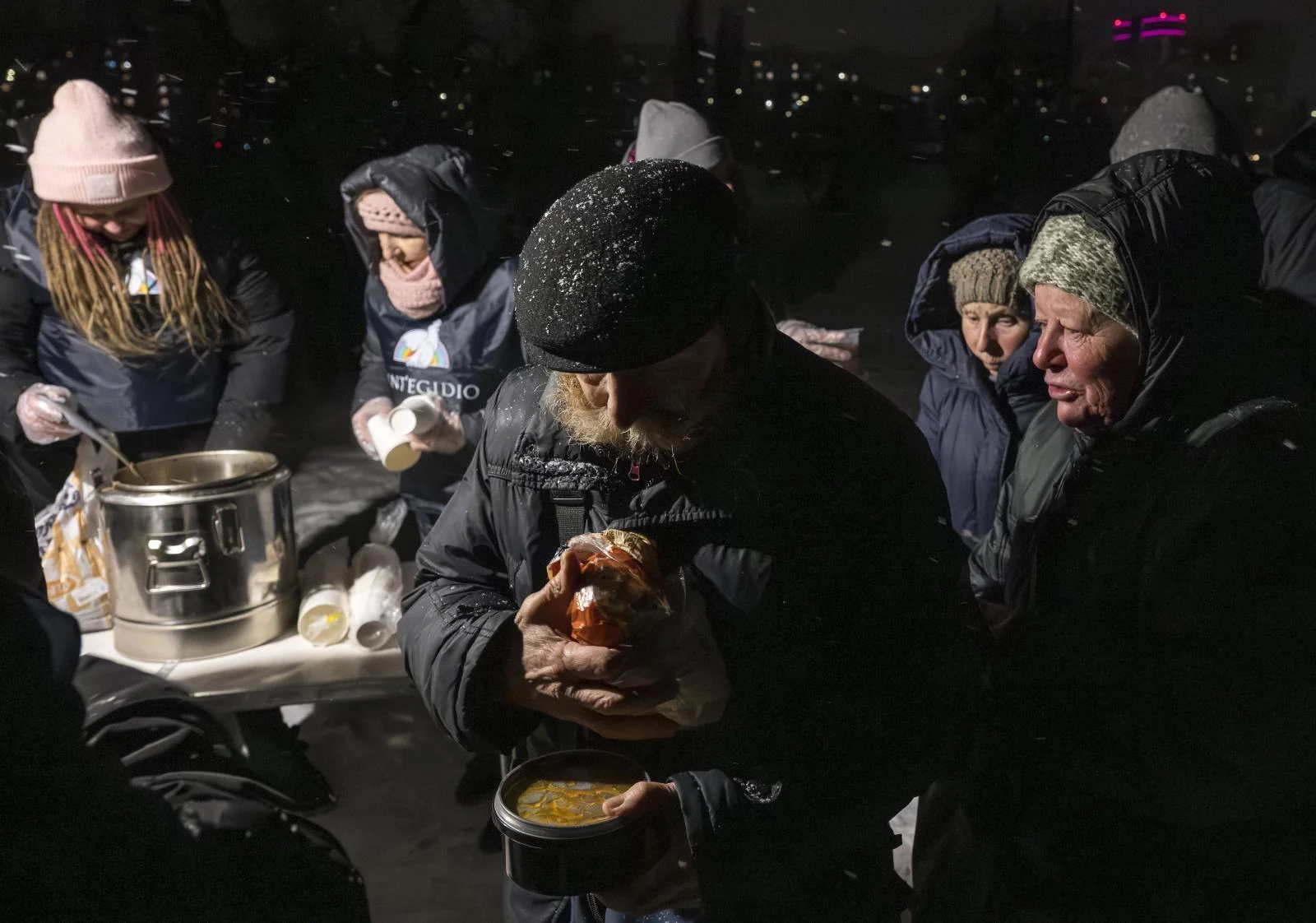Ucrania se hunde en la desesperación, sin electricidad ni gas, en plena negociación de paz