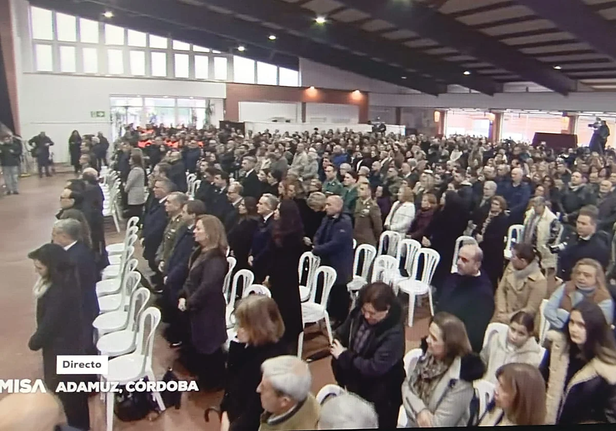 Adamuz se vuelca en la misa en memoria de los 45 fallecidos en el siniestro ferroviario