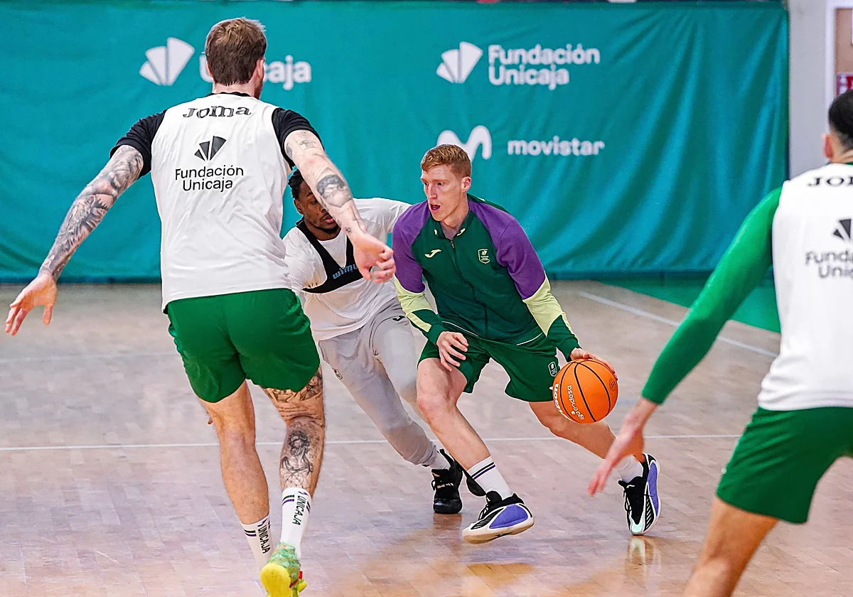 Horario, árbitros y cómo ver en televisión el Unicaja-UCAM Murcia