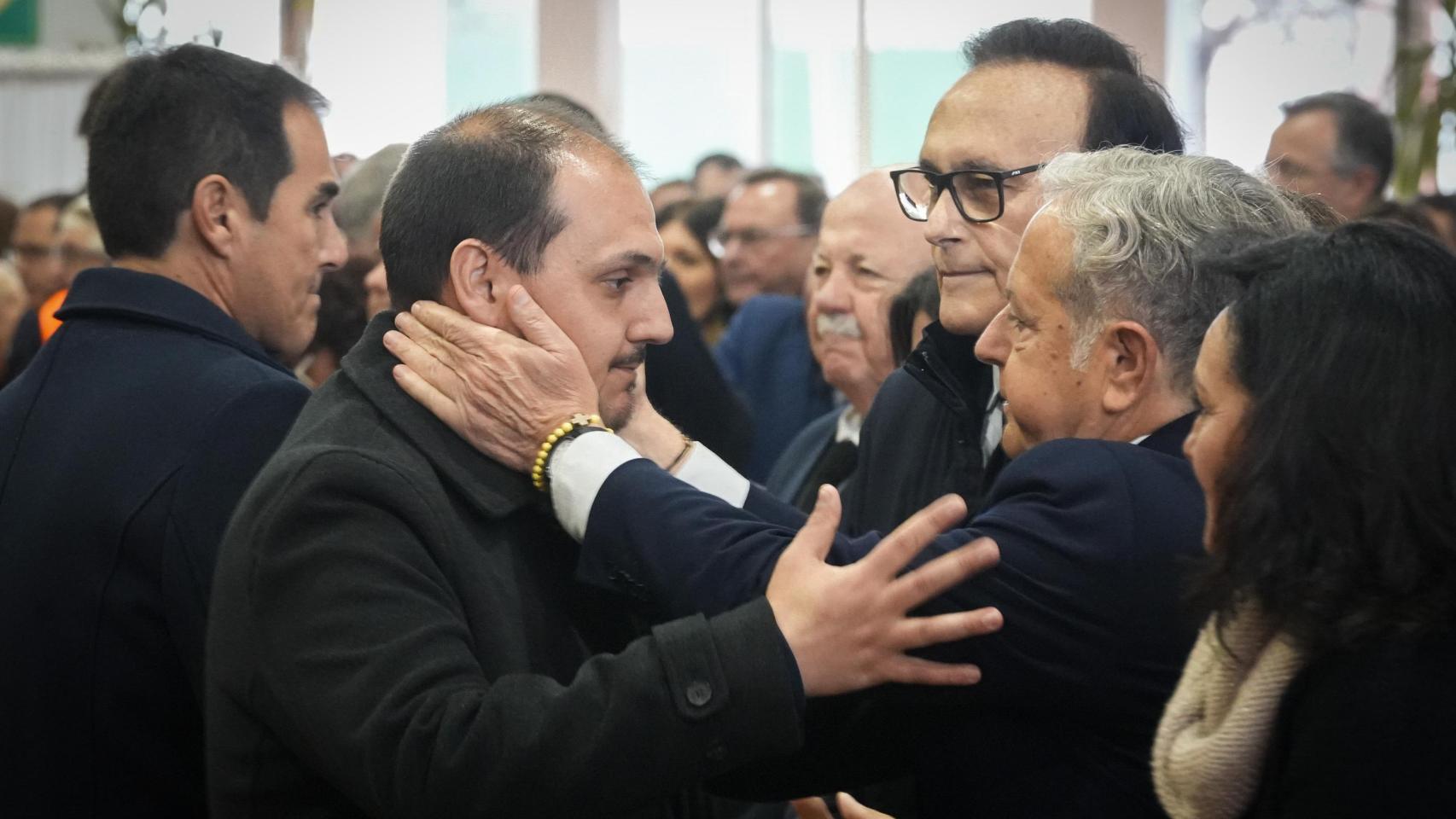 El Gobierno topa con el rechazo de las familias al funeral de Estado: alega que les es 'imposible asistir' para aplazarlo