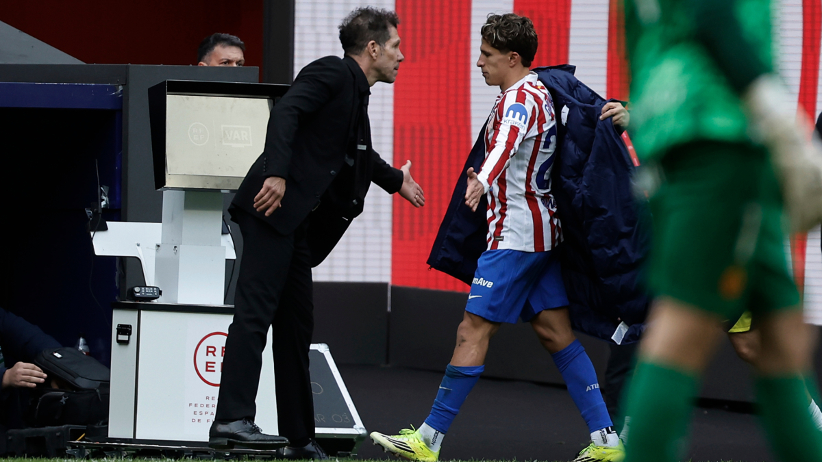 La baja de Giuliano deja a Simeone con 18 jugadores del primer equipo para medirse al Levante
