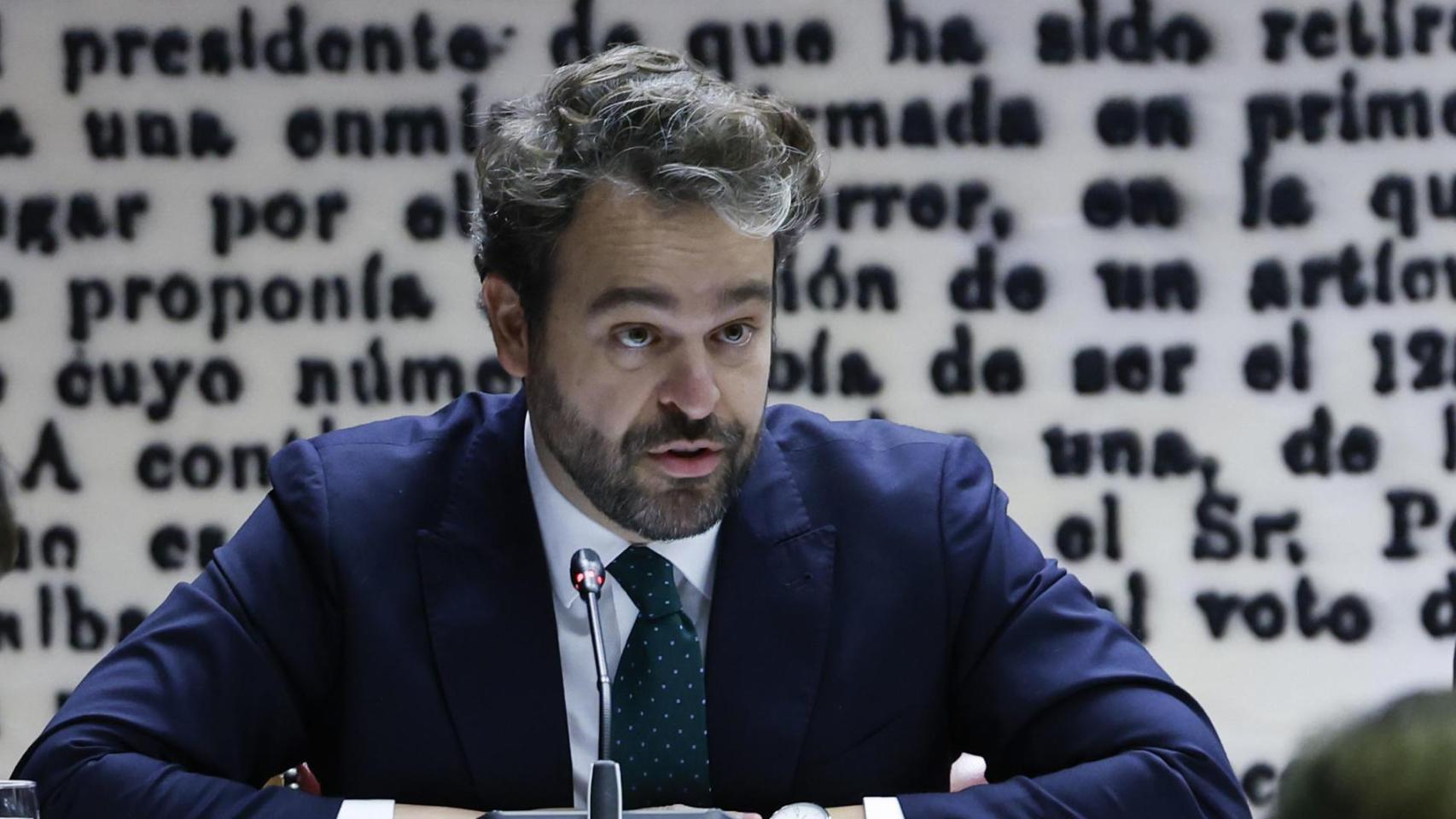 Serrano, ex nº 2 de Cerdán, llama "chica de Pamplona" a una senadora cuando le preguntan por cómo pagó un piso