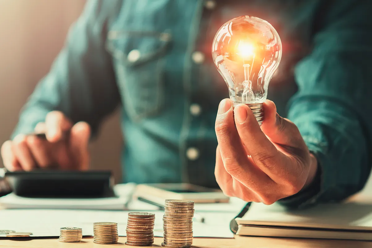 La factura eléctrica baja en enero tras una caída del precio mayorista de la electricidad