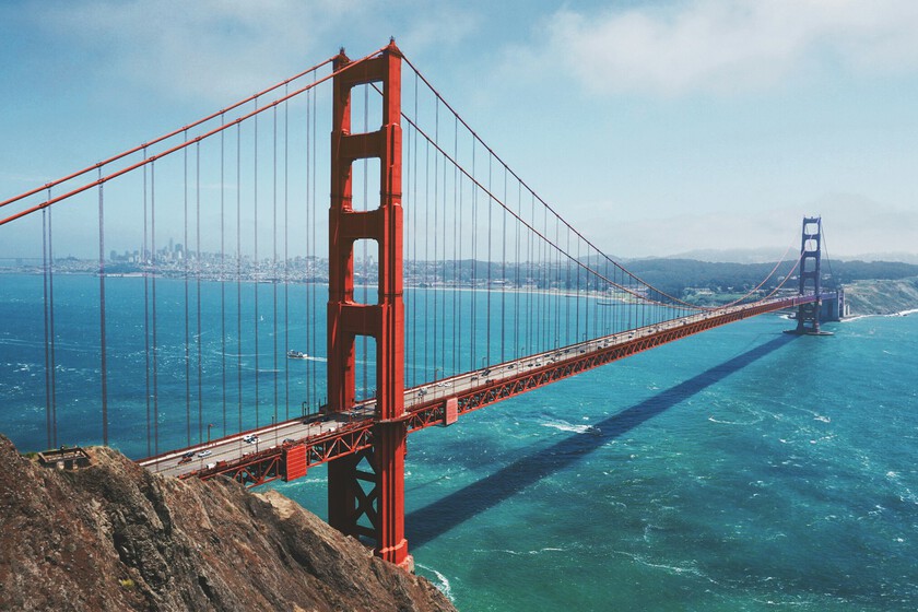 Para construir el colosal Golden Gate hicieron falta miles de trabajadores. Solo para mantenerlo necesita 200 personas