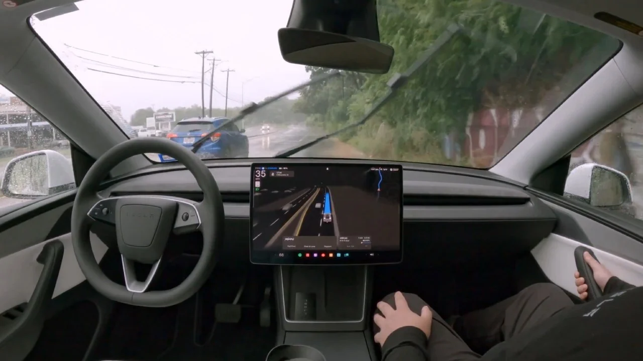 Los coches autónomos de Tesla chocan más que los humanos y el sueño del robotaxi puede tambalearse