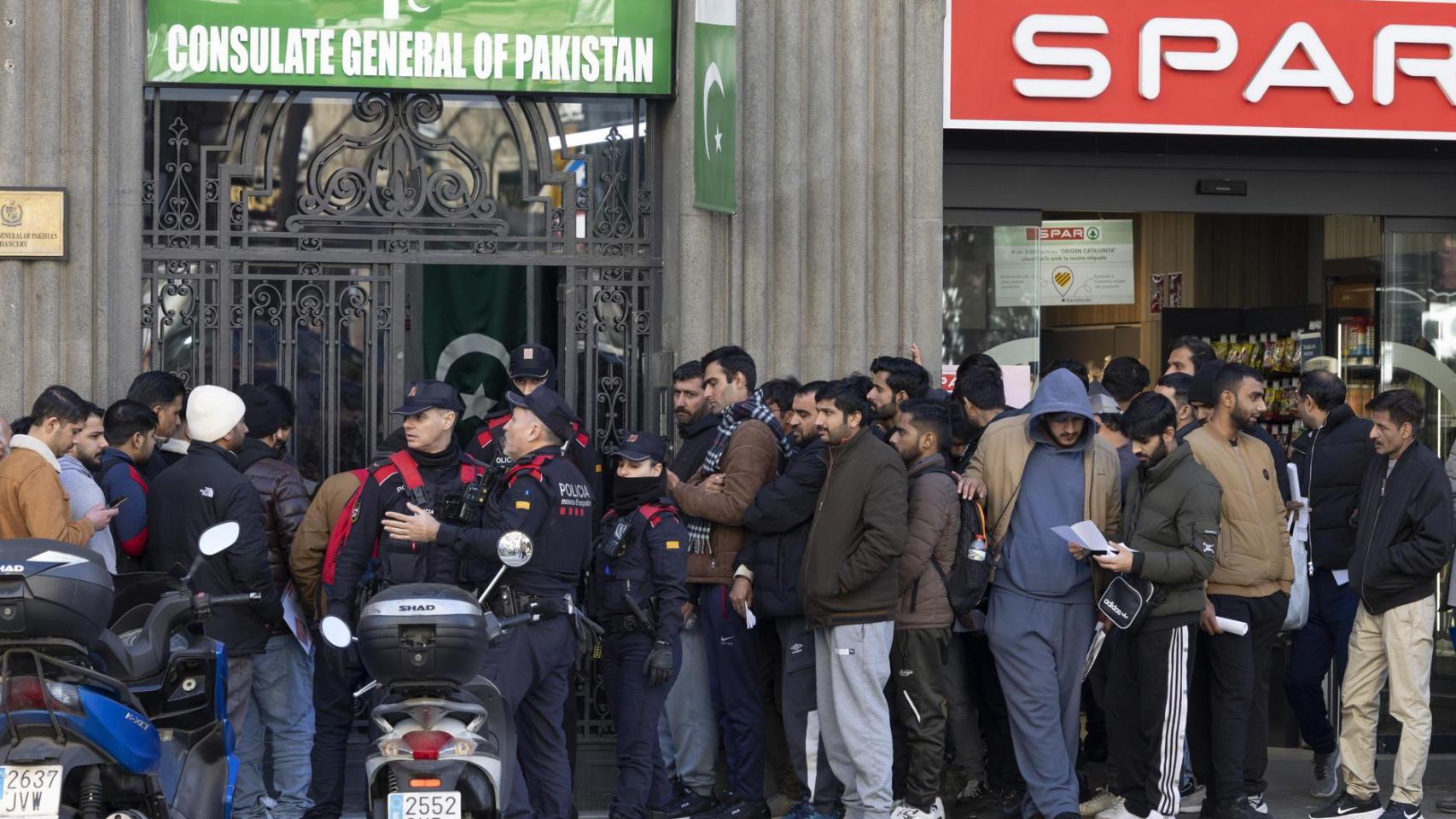 Sánchez ha nacionalizado ya a 1,4 millones de extranjeros: en 2027 podrá votar un millón más que en las generales de 2023