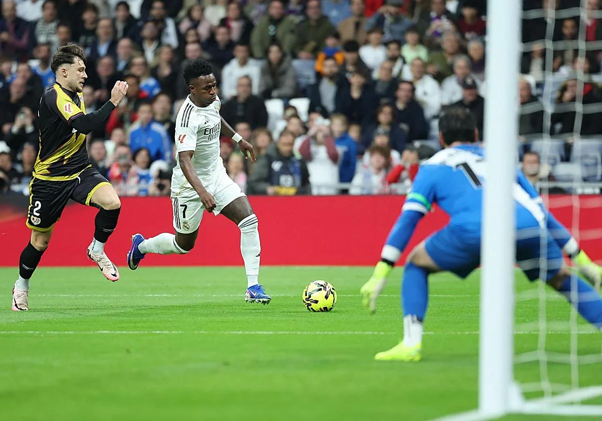 Directo | Golazo de Vinícius para adelantar al Real Madrid ante el Rayo